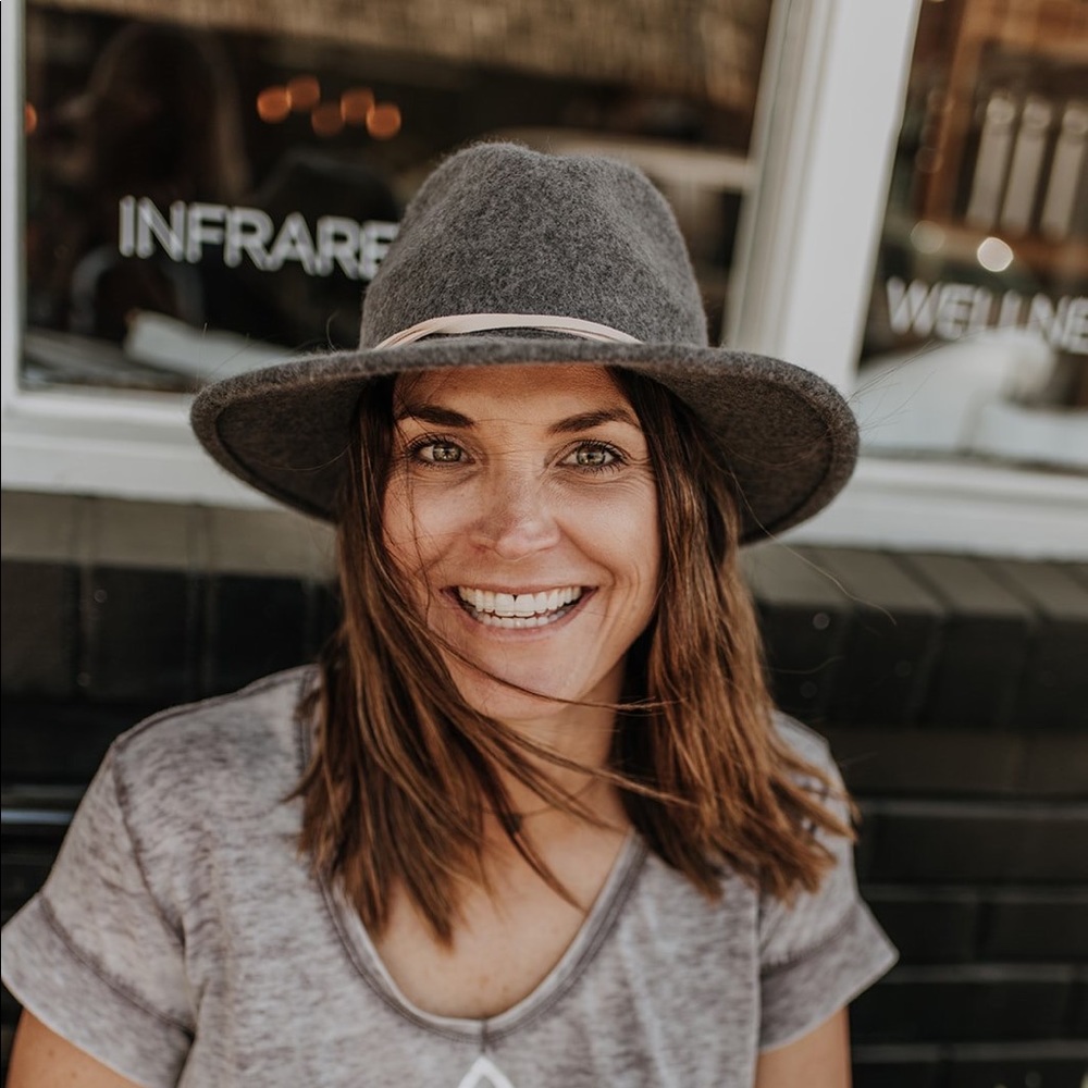 Meet your Posher, Laina